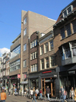 Gevel Leidsestraat, rechts ervan het pand waar 't Woonhuys zat.
<br/>
Gert-Jan Lobbes, 2016